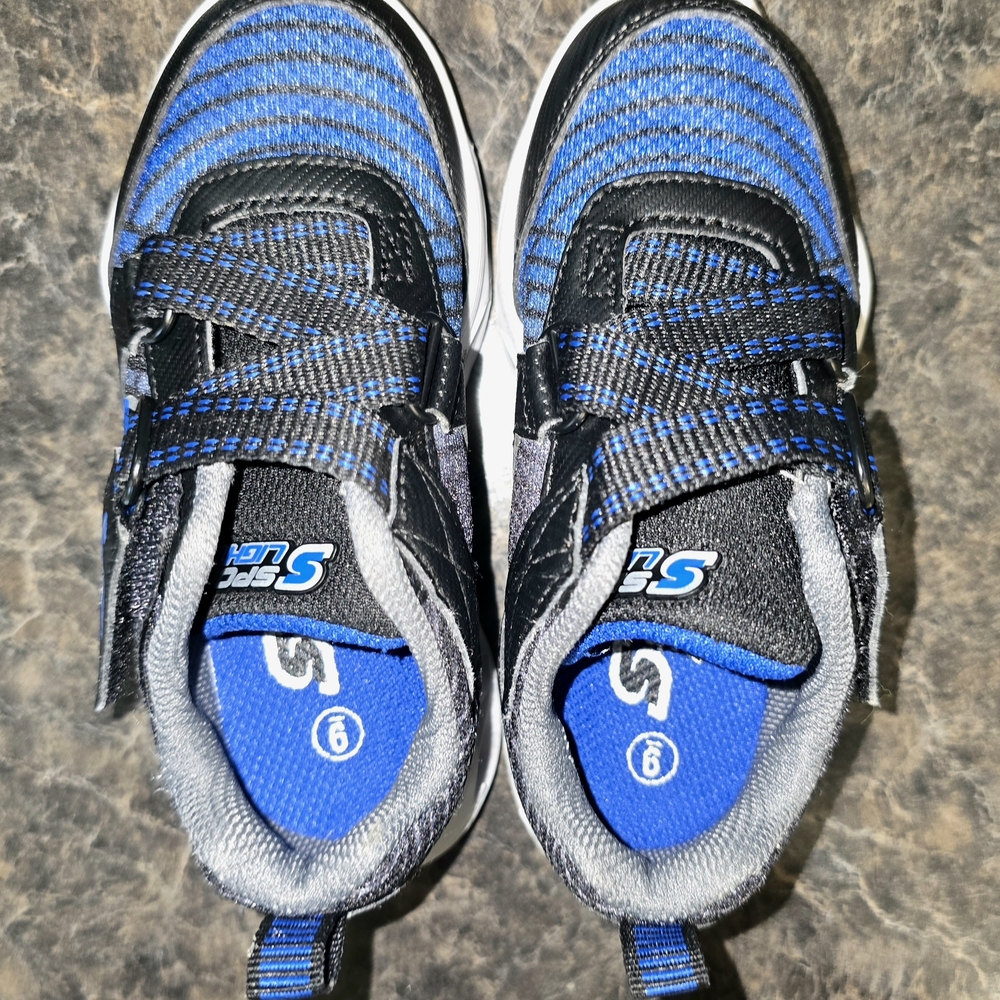 Skechers Blue and Black Sneakers with Breathable Mesh and Lace-up Closure